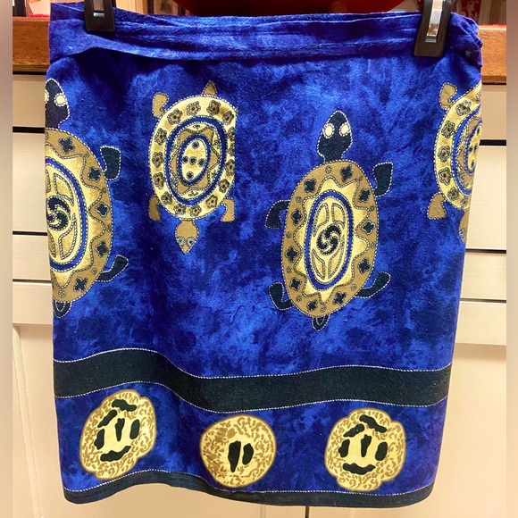 OS wraparound skirt resort wear majority blue/black/brown turtle print - Picture 2 of 2